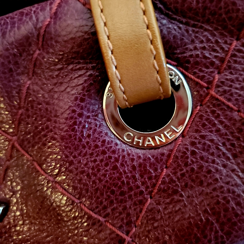 SOLD 💋💋💋11A CHANEL on the Road Shopping Tote - Picture 3 of 15